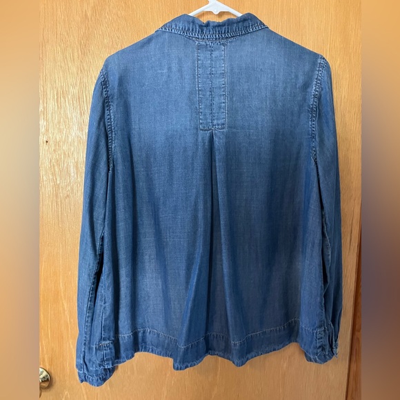 Cloth & Stone 💖 Cute denim top. EUC from Anthropologie. - Picture 4 of 14